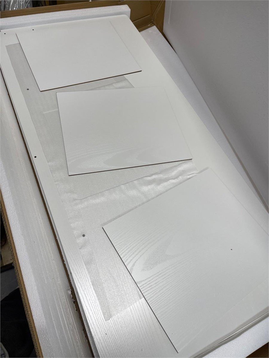 Minimalist white desk thumbnail